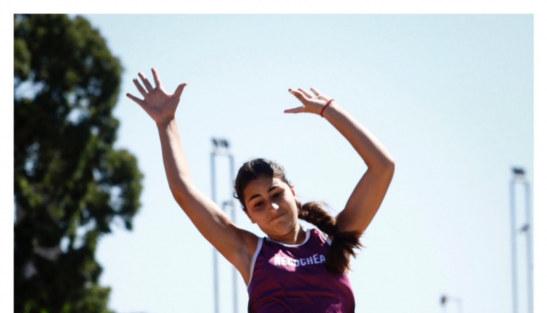 Gran rendimiento de la atleta necochense Rosario Coronel en salto triple