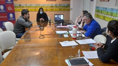 Padres y madres que piden presencialidad exigen postura a los concejales