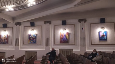 El Teatro París festejó los 90 con música y obras de arte