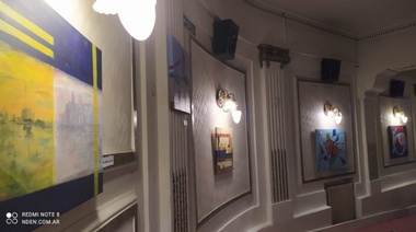 El Teatro París festejó los 90 con música y obras de arte