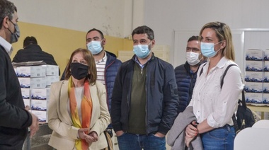 Ruth Kalle y el equipo de Nueva Necochea visitaron fábrica de alfajores de Quequén