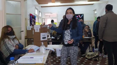 Votó Maizzani y se quejó por el faltante de boletas en los inicios del escrutinio