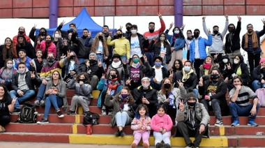 Jóvenes y candidatos del Frente de Todos repartieron folletería en el Parque