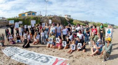Se organiza una intervención artística en toda la costa bonaerense contra la explotación petrolera