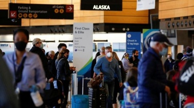 Se prohíbe a tarjetas financiar en cuotas pasajes al exterior y servicios turísticos.