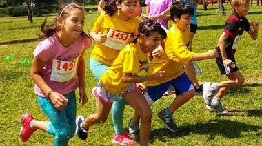 La Escuela de Atletismo propone actividad física para chicos y chicas de 9 a 12 durante la temporada