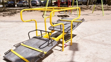 ¿Cómo son los juegos de plaza accesibles para imposibilidades motoras en Necochea?