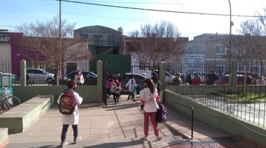 Docentes y auxiliares deberán trabajar el lunes y desde ATE impulsaron que la Dirección de Escuelas "se retracte"