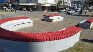 Cuadrillas municipales se abocaron a reparar los "espacios de descanso" de la Avenida 59