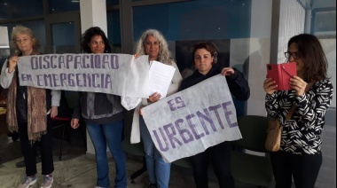 Lucha por el ajuste en discapacidad: Familiares volvieron a IOMA a pedir respuestas y entregaron una carta a las autoridades