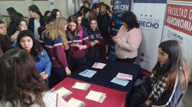 Mucha asistencia de la juventud local buscando qué carrera elegir: Se realizó la Expo Unicen en Quequén