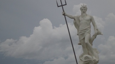 El municipio retiró la estatua de Neptuno para su restauración