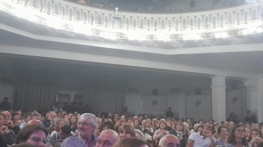 Video: El increible dúo local que bailó tango durante el concierto de la Senior Big Band del maestro Gesualdi