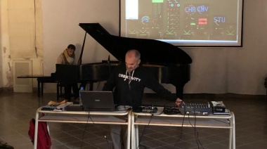 Taller musical en la Escuela de Arte sobre manipulación sonora, procesos digitales y analógicos