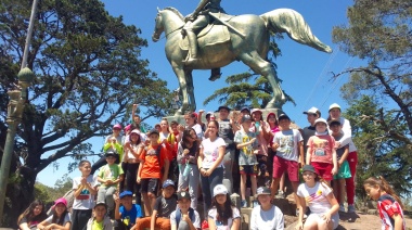 Estudiantes de San Cayetano conocieron Tandil con transporte cedido por el Municipio