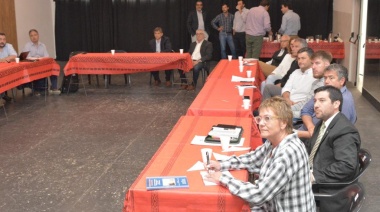 Reunión entre intendentes y funcionarios de la región por el tren de cargas a Puerto Quequén