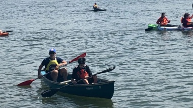 Discapacidad: Escuela Municipal de Kayak acompañó a jóvenes marplatenses a una "travesía inclusiva"