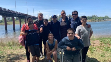 Discapacidad: Escuela Municipal de Kayak acompañó a jóvenes marplatenses a una "travesía inclusiva"