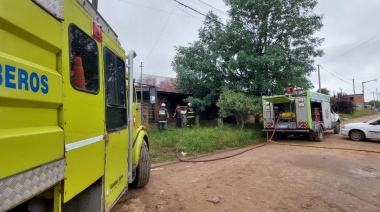 Incendio en Necochea: Bomberos rescataron a una mujer que quedó internada con el 70% del cuerpo quemado