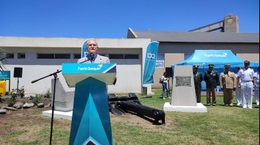 Jorge Alvaro encabezó el acto por los 100 años de Puerto Quequén