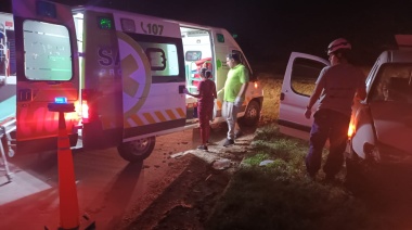 Un auto volcó en el camino a las cascadas por Ruta 86 y otro chocó contra un poste en la rotonda de acceso de Ruta 88
