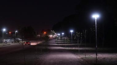 Se encendieron las luces de la futura senda peatonal de la Avenida 10
