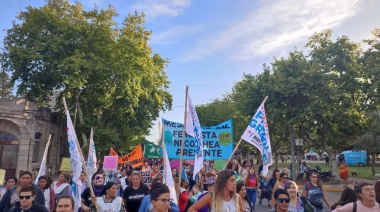 8M en Necochea: Fuerte reclamo se escuchó en el centro de la ciudad