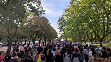8M en Necochea: Fuerte reclamo se escuchó en el centro de la ciudad