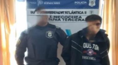 Rompió la vidriera de un local y robo en un supermercado