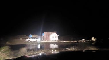 Gran rescate de un hombre y un niño por parte de Defensa Civil