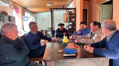 Mauro Velázquez, con el campo en su agenda de campaña, visitó productores en Santamarina  