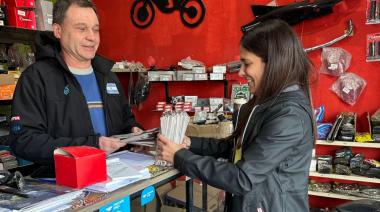 Vallota recorrió Quequén y mantuvo un encuentro con el radical Walter Bravo