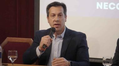 Rojas tiro dardos para todos lados