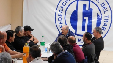 Jorge Alvaro junto a la CGT Necochea