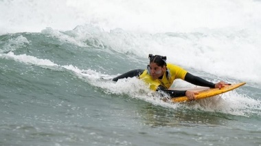 Inspiración en las Olas de Quequén: Segunda Clínica de Surf Adaptado con Georgina Melatini