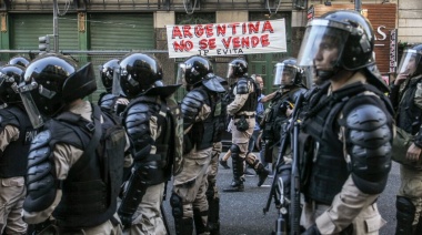 Caos en las afueras del Congreso: Represión brutal durante el debate de la ley Ómnibus