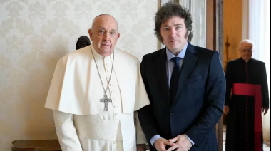 Las fotos de Milei con el papa Francisco: Cambio de discurso, risas, abrazos y hasta alfajores Cachafaz