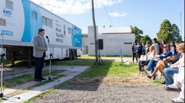 Se lanzó el aula taller móvil en San Cayetano y ya se envió proyecto para construir edificio