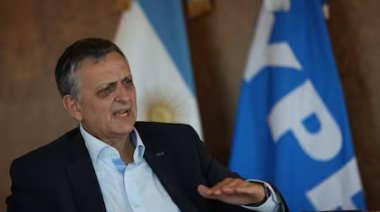 El presidente de YPF condiciona a Kicillof para construir la planta de GNL en Bahía Blanca