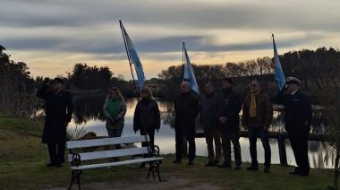 El Paseo de la Ribera se engalana de celeste y blanco en honor al Día de la Bandera