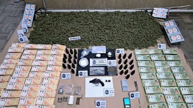 Gran variedad de drogas, dinero y un arma secuestraron en Quequén