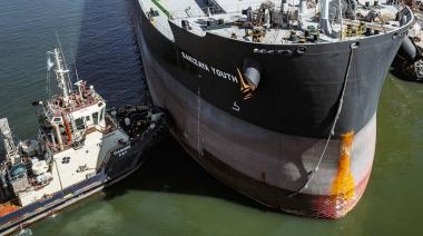 Más eficiencia y trabajo: Puerto Quequén recupera sus récords históricos con una operatoria de 24 horas