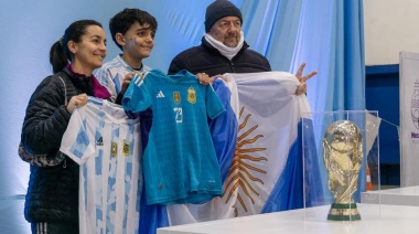 Reconocimiento de la Liga Necochea de Fútbol al Municipio por la exhibición de las copas