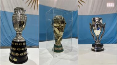 Reconocimiento de la Liga Necochea de Fútbol al Municipio por la exhibición de las copas