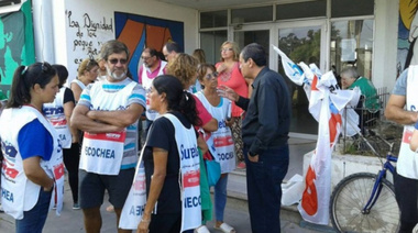 Los docentes recorrieron tres lugares en su manifestación