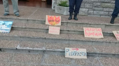 "No queremos violadores en Necochea": protesta por la llegada del cura Martínez