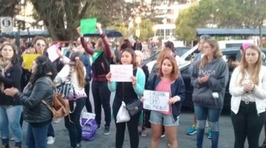 "No queremos violadores en Necochea": protesta por la llegada del cura Martínez