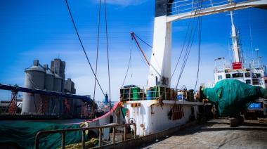 Puerto Quequén recibe al buque pesquero más grande en 10 años, generando más de 150 empleos