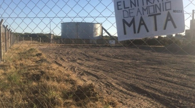 Reunión abierta de ambientalistas contra la planta de fertilizantes: "es un explosivo de alta potencia"