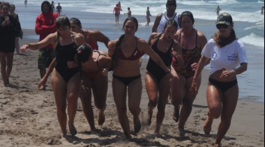 El salvataje como protagonista: 15 equipos compitieron en el desafío de aguas abiertas en Sahara Club